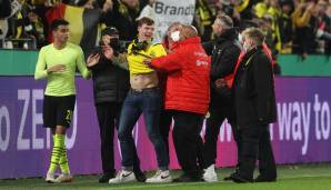 Beim Pokalspiel gegen Ingolstadt stürmte der Flitzer auf den Rasen.