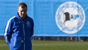 Fran Kramer wird am Sonntag nich auf der Trainerbank von Arminia Bielefeld sitzen.