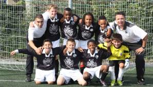 Die U11-Double-Sieger der Saison 2010/11 von Spartaan '20 mit Joshua Zirkzee (oben vierter von links) und Nelson Amadin (zweiter von rechts unten).