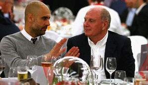 Beim Bankett hatte Hoeneß am Vorstandstisch neben Guardiola Platz genommen