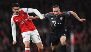 Granit Xhaka im Zweikampf mit Franck Ribery