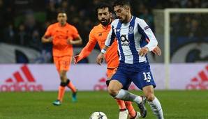 Portos Alex Telles soll ins Visier des FC Bayern geraten sein.