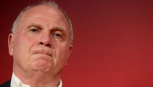 Uli Hoeneß findet das 1:1 gegen Augsburg nicht dramatisch.