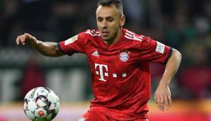 GEWINNER - Rafinha: Seitdem Kimmich im Mittelfeld spielt, ist Rafinha die einzige Alternative auf der Rechtsverteidigerposition. Für eine Verlegenheitslösung spielt er erstaunlich souverän.