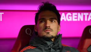 MATS HUMMELS kann sich jedoch auch nicht sicher sein, dass seine Zukunft bei den Bayern liegt. Ein De-Ligt-Transfer wäre für den 30-Jährigen jedenfalls ein Wink mit dem Zaunpfahl, meint die "SZ".