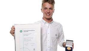 Jann-Fiete Arp hat die Fritz-Walter-Medaille in Gold erhalten.