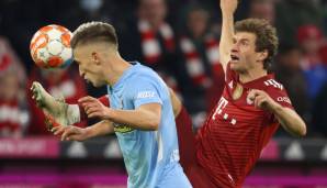 Thomas Müller (r.) und Freiburgs Nico Schlotterbeck sind Kollegen in der Nationalmannschaft