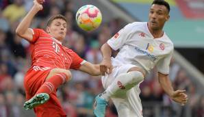 BENJAMIN PAVARD: Kam zur Pause für de Ligt herein und spielte fortan in der Innenverteidigung. Konnte nur wenig später Aarons Flanke auf Widmer nicht verhindern. Sonst ließ er sich jedoch nichts zu Schulden kommen. Note: 3,5.