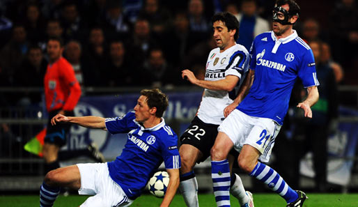 Christoph Metzelder (r.) und Benedikt Höwedes bildeten ein starkes Verteidiger-Duo