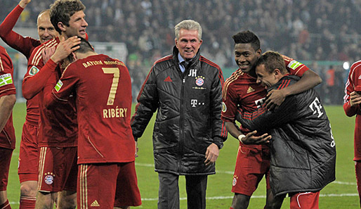 Vaterfigur Jupp Heynckes mit seinen "Söhnen", den Spielern