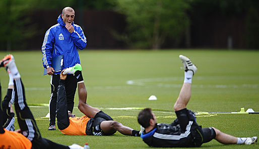 Roberto Di Matteo (stehend) hat in dieser Saison einen ungeahnten Aufstieg erlebt