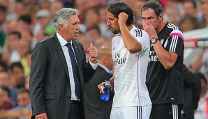 Sami Khedira (r.) spielt bei Carlo Ancelotti seit seinem Kreuzbandriss nicht mehr regelmäßig