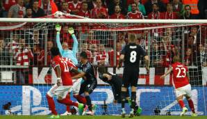 12. April 2017, Viertelfinale Champions League, Hinspiel FCB - Real 1:2: Vidal trifft früh für die Bayern und tritt dann zum Elfmeter an - übers tor. Martinez fliegt vom Platz, Ronaldo trifft doppelt. Das Rückspiel wird trotzdem dramatisch ...