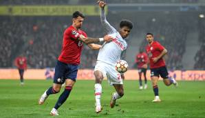 Karim Adeyemi und Jose Fonte im Zweikampf.