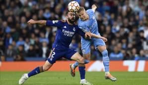 Reals Daniel Carvajal und Citys Oleksandr Zinchenko im Kopfballduell um den Ball.