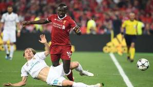 Sadio Mane: Ging mit seinem Tempo immer wieder ins Eins-gegen-Eins und machte damit Carvajal und der Real-Defensive das Leben schwer. Auch in der Rückwärtsbewegung extrem fleißig und Schütze des 1:1. Traf beim Stand von 1:2 nochmal den Pfosten. Note: 2.