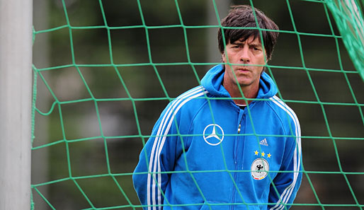 Joachim Löw hat sich für Rene Adler als Ersatz für Robert Enke gegen Aserbaidschan entschieden