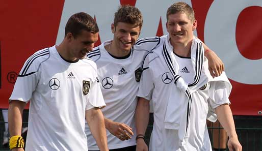 Gute Stimmung bei den Deutschen. Podolski, Müller und Schweinsteiger (v.l.)