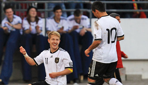 Lewis Holtby (l.) will gegen San Marino wieder jubeln, allerdings ohne Ilkay Gündogan (r.)