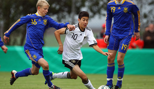 Erdal Öztürk (M.) und der deutschen U 16 gelang die Revanche gegen die Ukraine