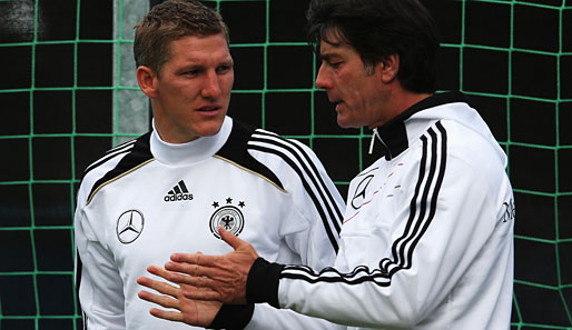 Joachim Löw (r.) verzichtet erneut auf seinen Vize-Kapitän Bastian Schweinsteiger