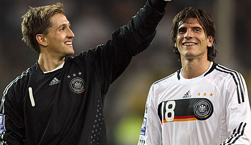 Rene Adler (l.) und Mario Gomez stehen erstmals seit November 2010 wieder gemeinsam im Aufgebot