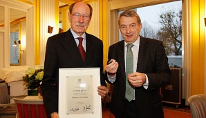 Wolfgang Niersbach (r.) möchte keine Ausreden vor der WM 2014 gelten lassen