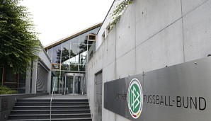 Die DFB-Zentrale wurde mit Farbe beschmiert