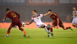 Mario Götze hatte als einzige Sturmspitze einen harten Stand gegen die Spanier