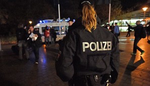 Die Polizei vermeldete bislang keine Sprengstoff-Funde und Festnahmen