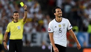 Mats Hummels wurde für zwei kleinere Fouls verwarnt