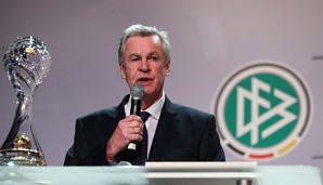 Ottmar Hitzfeld würde Julian Weigl für Khedira aufstellen