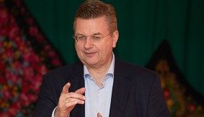 Reinhard Grindel freut sich über das Gerichtsurteil im Rechtsstreit des DFB um den Bau der Nachwuchsakademie