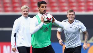 Am Dienstag trifft das DFB-Team im letzten Test des Jahres auf die Equipe Tricolore. Sicher mit dabei sind Khedira und Kroos. Welche Experimente wagt Löw? Schickt Deschamps seine Top-Elf ins Rennen? SPOX zeigt euch die voraussichtlichen Aufstellungen