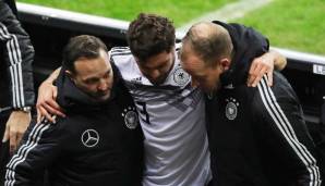 Jonas Hector (M.) verletzte sich gegen Russland.