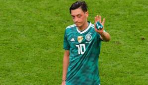 MESUT ÖZIL (92): Nach der WM 2018 für viele der Sündenbock, weil er sich vorab mit dem türkischen Autokraten Erdogan fotografieren ließ. Rücktritt im Juli 2018 via Twitter mit großem Knall. Nun bei Fenerbahce, dort aber suspendiert.