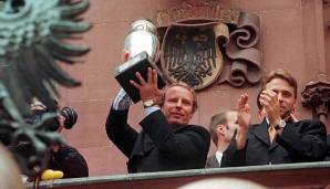 TRAINER – Berti Vogts (49): Nach dem Titelgewinn ging es bergab. Bei der WM 1998 scheiterte er im Viertelfinale mit 0:3 an Kroatien, bald darauf war er seinen Bundestrainerjob los. Später Nationaltrainer von Kuwait, Schottland, Nigeria und Aserbaidschan.