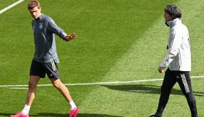 Thomas Müller (l.) und Jogi Löw am Samstag im DFB-Trainingslager in Seefeld/Österreich.