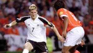 7. BASTIAN SCHWEINSTEIGER - Alter bei Debüt: 19 Jahre, 10 Monate, 14 Tage. Lausbub Schweini vom FC Bayern durfte bei der EM 2004 gegen die Niederlande (1:1) erstmals ran. Deutschland scheiterte in der Vorrunde. Es sollte später besser werden ...