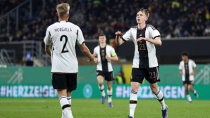 Maximilian Beier (rechts) kehrt heute nach einer Abstecher zur A-Nationalmannschaft zur U21 zurück.