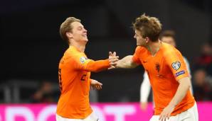 Frenkie de Jong: Hatte in der ersten Halbzeit immer einen Gegenspieler auf den Füßen stehen und deshalb kaum Einfluss auf das Spiel nach vorn. In der zweiten Hälfte mit einer Dreierkette hinter sich deutlich aktiver. Note: 3,5.