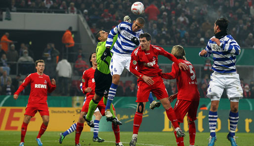 Keeper Faryd Mondragon musste bei seinem letzten Auftritt im Kölner Dress früh hinter sich greifen