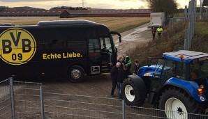 Erst mithilfe eines Traktors konnte der Bus befreit werden