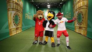 Auch die Maskottchen haben ihren Spaß im Berliner Olympiastadion.