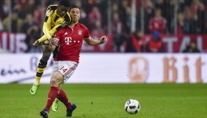 MITTELFELD DEFENSIV - Xabi Alonso: Ließ sich extrem weit zurückfallen, um von ganz hinten Bälle zu verteilen, da der BVB das Zentrum komplett zustellte. Wie beim 2:1 waren Alonsos Bälle mehrfach auch sehr effektiv. Note: 2,5