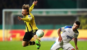 Kung Fu Fighting! Erst erprobt sich Kapitän Schmelzer mit dieser Sportart, dann macht er mit seinem Freistoßtreffer zum 3:0 alles klar!