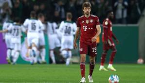 THOMAS MÜLLER: Auf der Zehn über weite Strecken ein absoluter Totalausfall. In der 71. blockte er einen Schuss seines Kollegen Kimmich, drei Minuten später scheiterte er immerhin mit einem Drehschuss an Sommer. Note: 5.