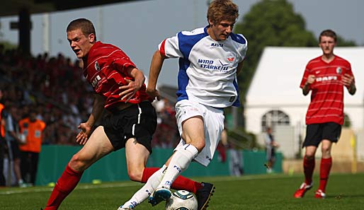 Ben Zolinski (M.) wird von Hansa Rostock an Carl Zeiss Jena ausgeliehen