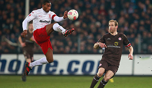 Andre Laurito (l.) war Kapitän von Jahn Regensburg, konnte den Abstieg aber nicht verhindern