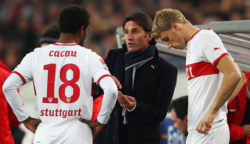 Bruno Labbadia (M.) ist seit 2010 Trainer des VfB Stuttgart und von Cacau (l.)